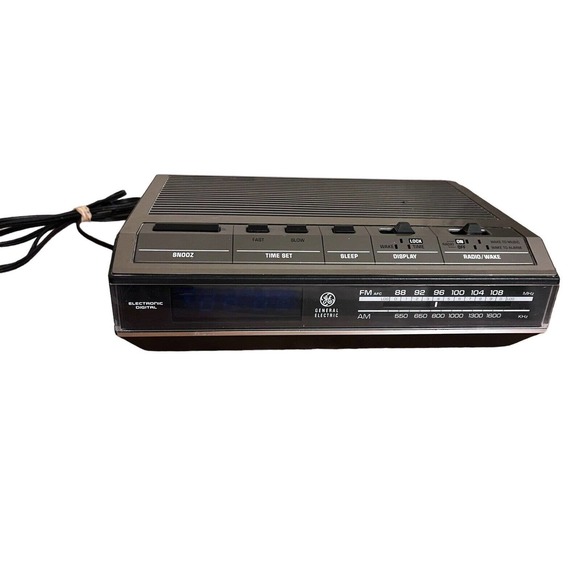 General Electric Other - Vintage General Electric GE Alarm Clock Radio Model 7-4642B
